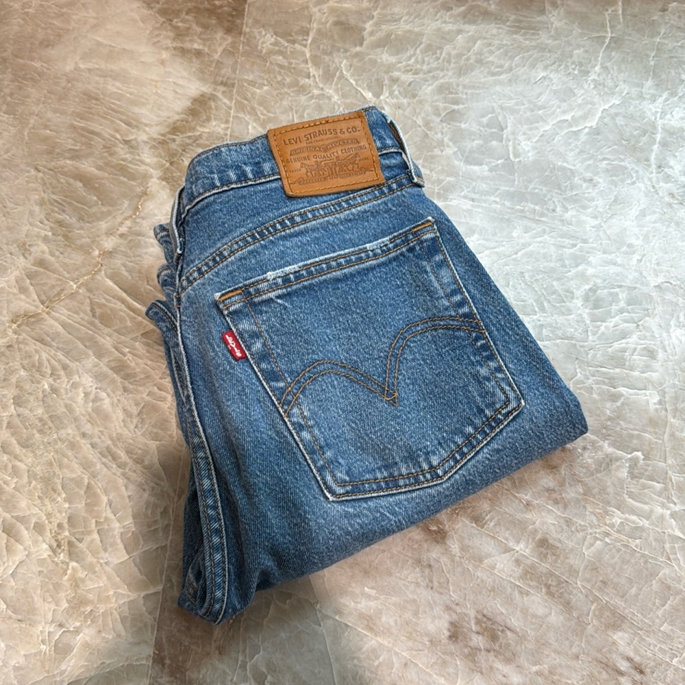 Levi’s wedgie straight jeans